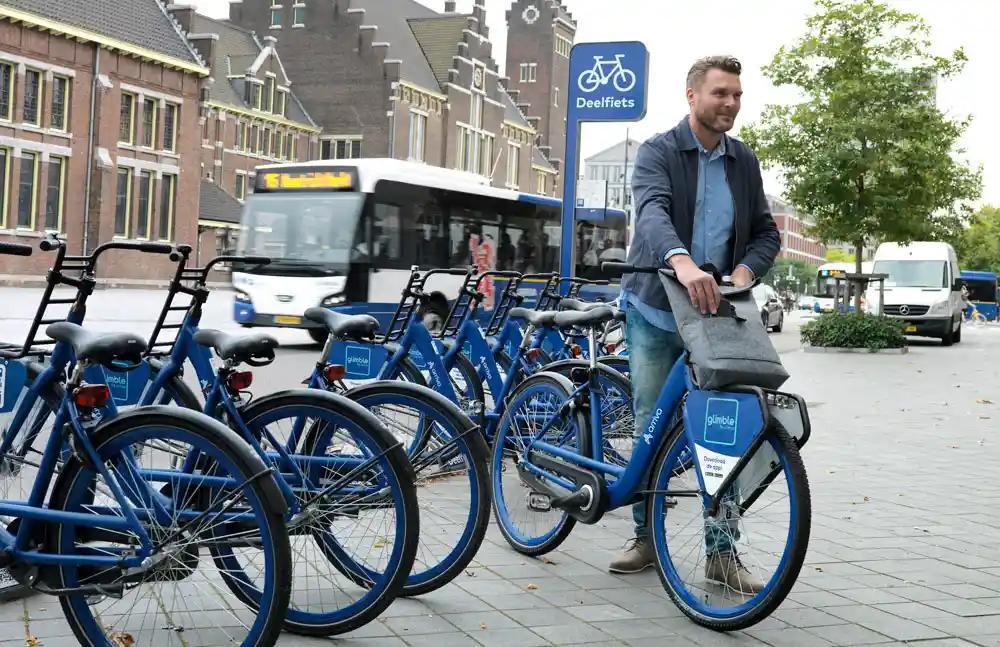 Find and rent a share bike with travel app glimble.